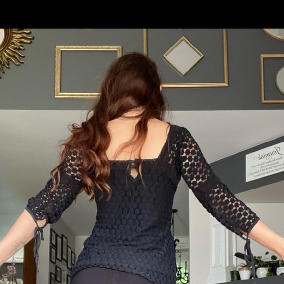 Beautiful Lace Top - Picture 3 of 3